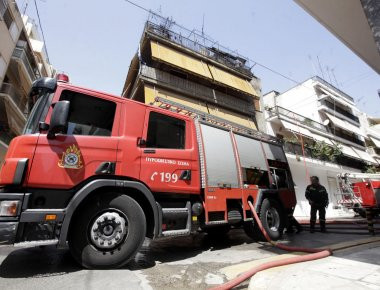 Πετρούπολη: Εκκρεμούσε ένταλμα σύλληψης για τον πατέρα που έβαλε φωτιά στο σπίτι του